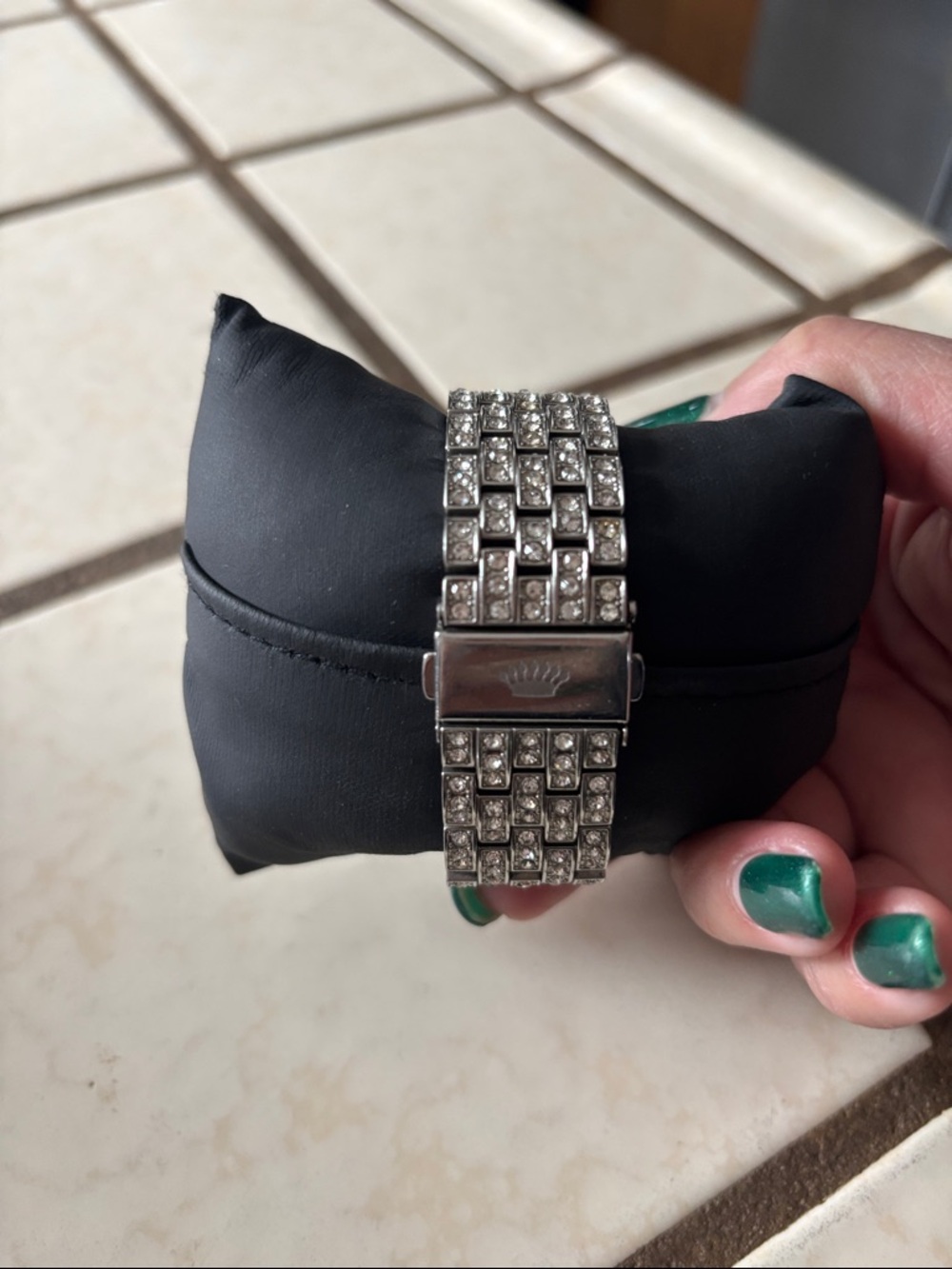 JUICY COUTURE “TIMEPIECE” Swarovski Crystal Pavé Statement Watch. - Picture 3 of 10